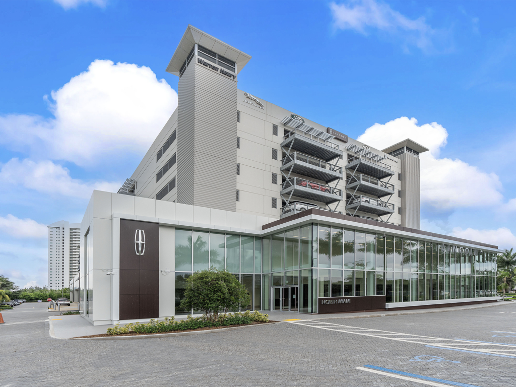 Warren Henry Lincoln Dealership building