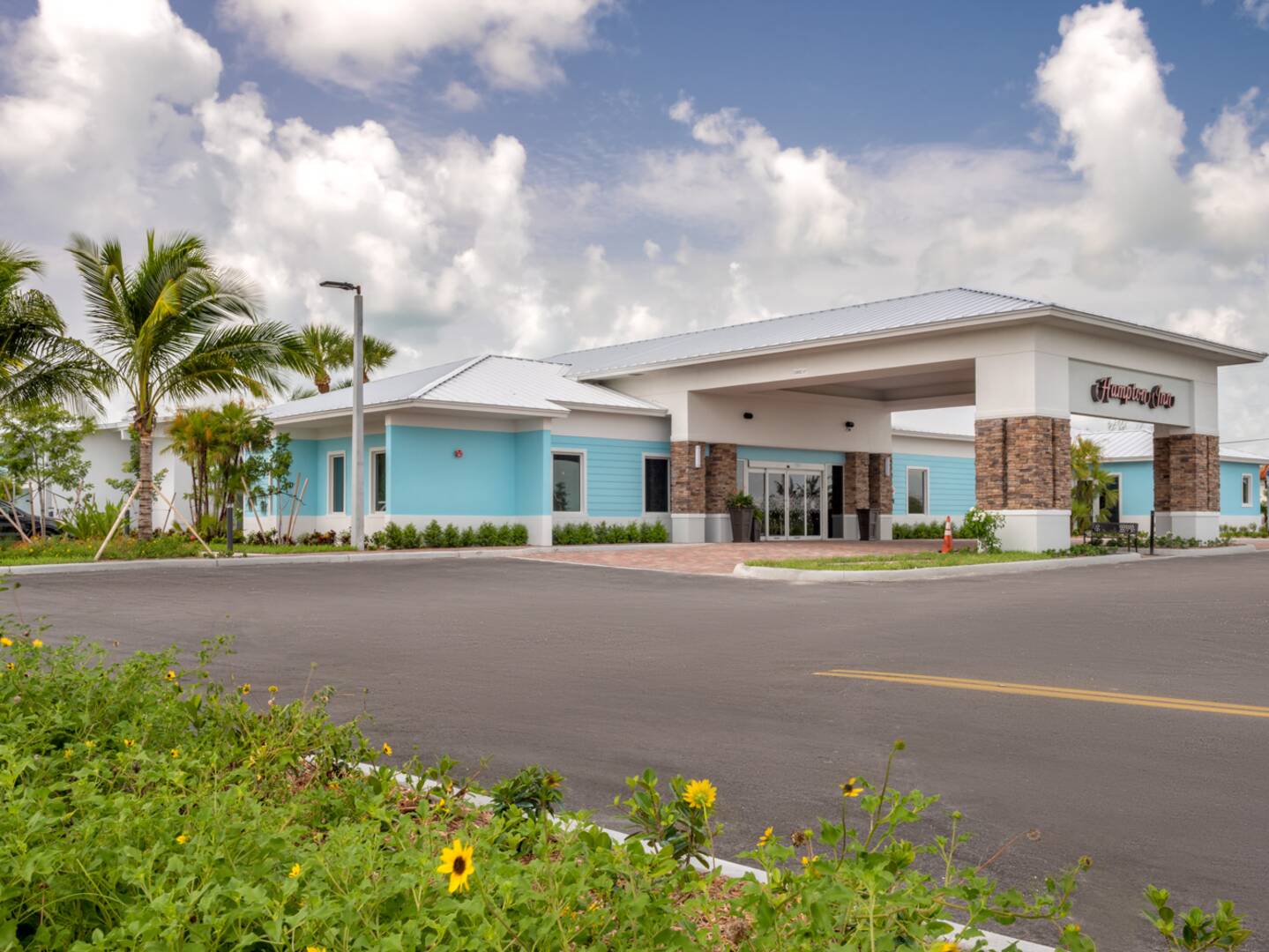 hampton inn external image from an angle