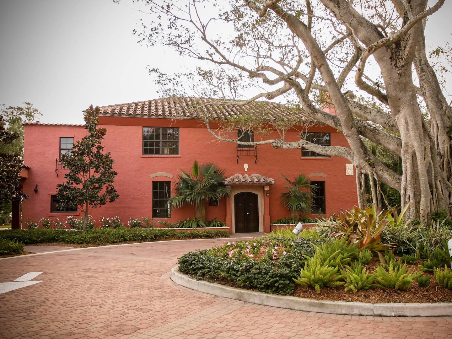 front entryway of Thalatta Estate